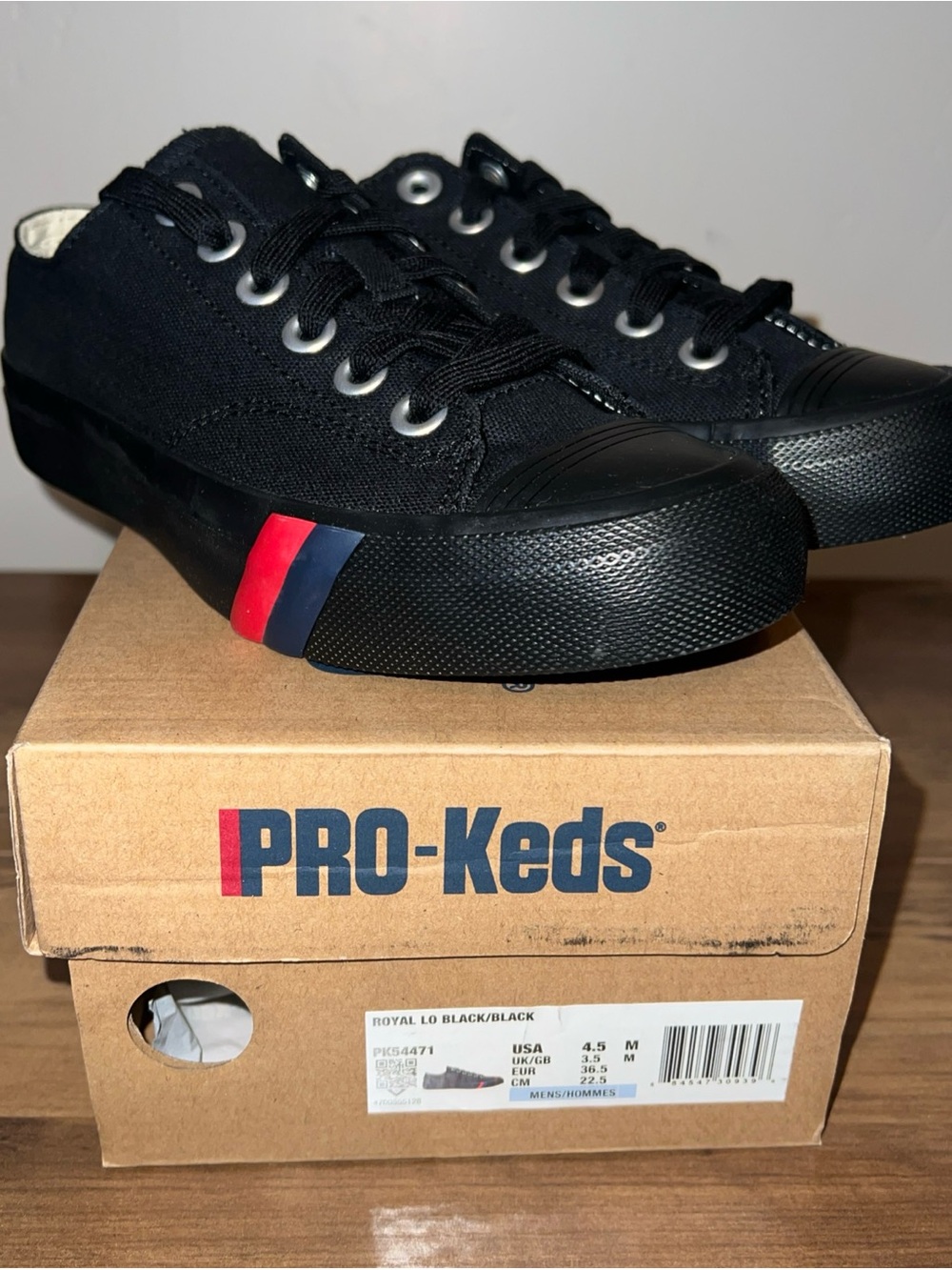 Pro meds Royal Lo Canvas Sneaker Mens Big Kids 4.5 in Black